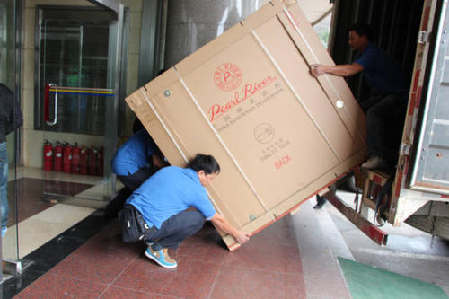 甘泉钢琴贵重工艺品无忧运